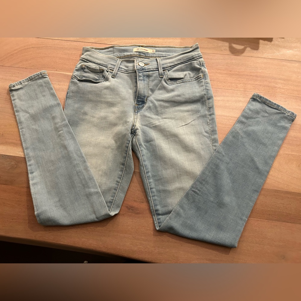 Levi’s woman Jeans 710 Super Skinny size 28